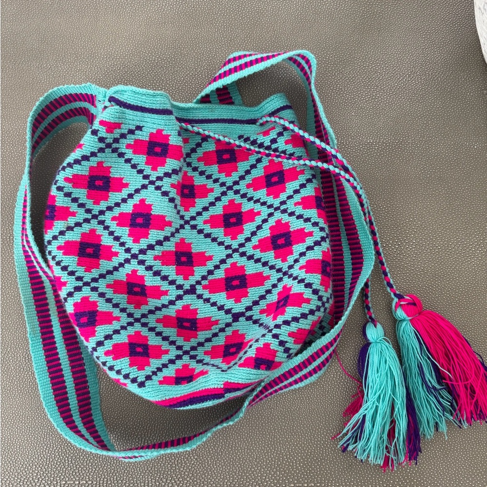 Handmade Mochilla Wayuu Bag turquoise, pink and purple